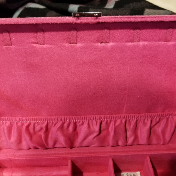 - Fuchsia Velour Jewelry box - Picture 9 of 9
